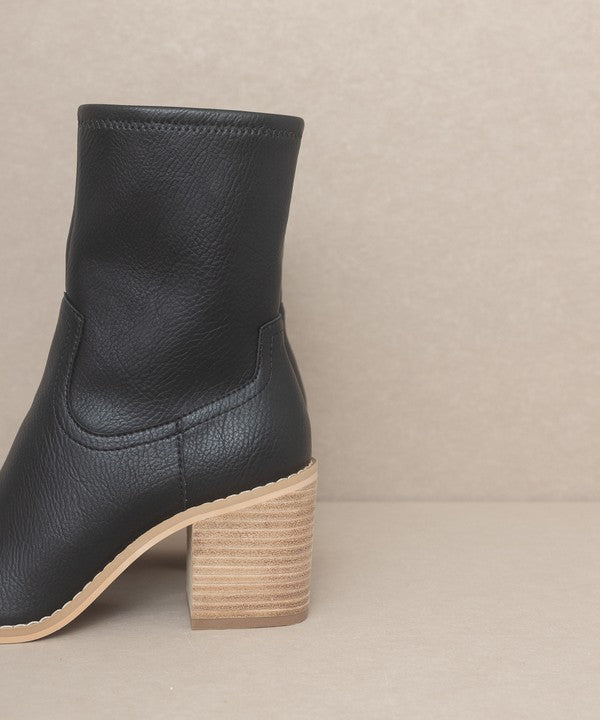 SLEEK ANKLE BOOTIE